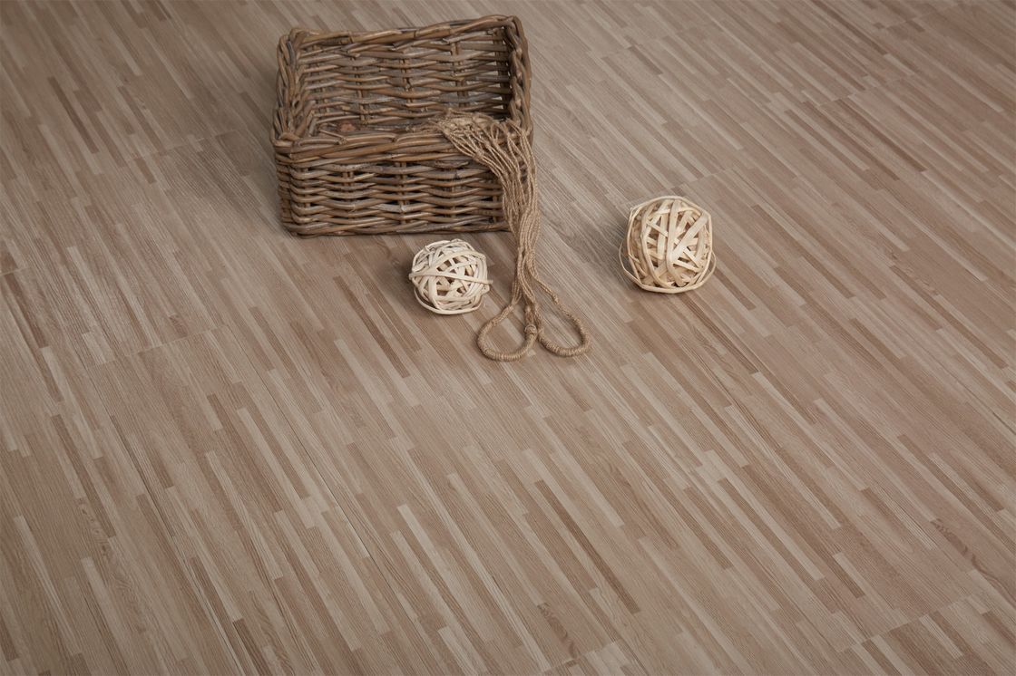PVC-Bodenplatten 4,0 mm 5,0 mm selbstklebende Vinyl-Bodenplatten 3,0 mm UV-Beschichtung