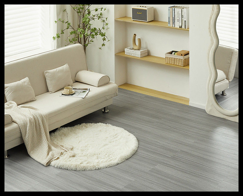 Holen Sie sich die perfekte Bodenbelagslösung mit Luxus-Vinyl-Fliesen-Bodenbelag in Matt- oder hellen Oberflächenglanz und Breite von 7,25 Zoll/183 mm